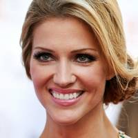 Tricia Helfer Nua
