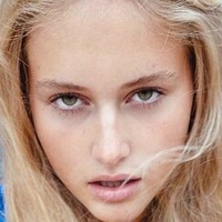 Zoe Helena Nua