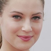 Zoe Levin Nua