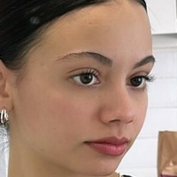 Zoe Manoek Nua