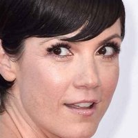 Zoe McLellan Nua