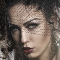 Zsofia Tarjanyi Nua